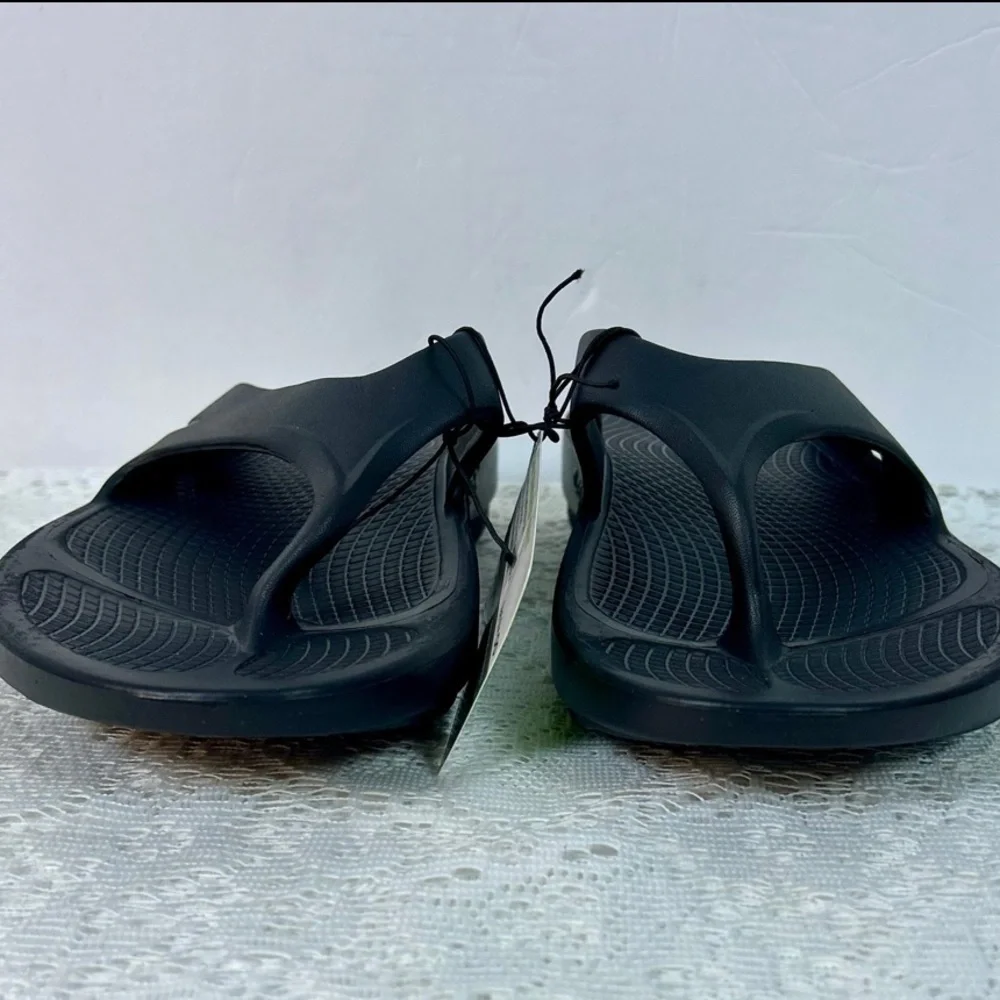 New Oofos MEN'S OORIGINAL Flip Flop Style SANDALs - BLACK / Size US 9 / EU 42